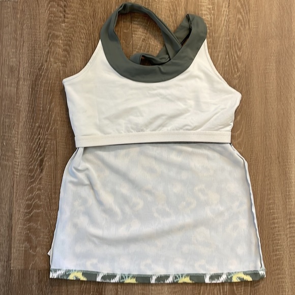 Carve Designs Large Built in Bra Floral Yoga Tank Top Criss Cross - Picture 6 of 6